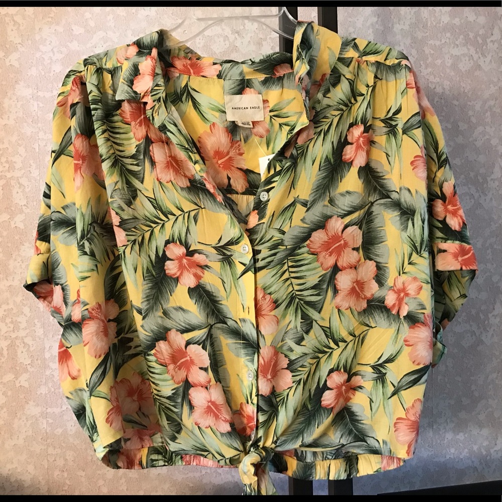 AE XL Hawaiian style crop top